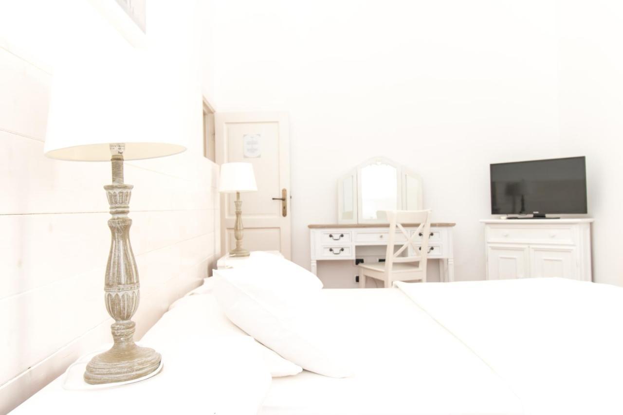 And So Bed & Breakfast Лече Екстериор снимка